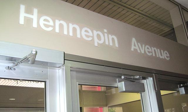 hennepin ave sign