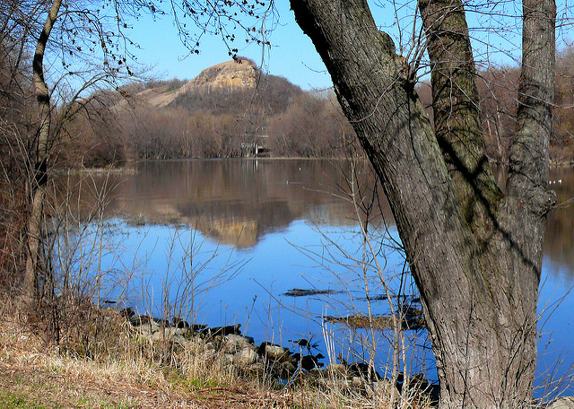 photo of barn bluff across a river