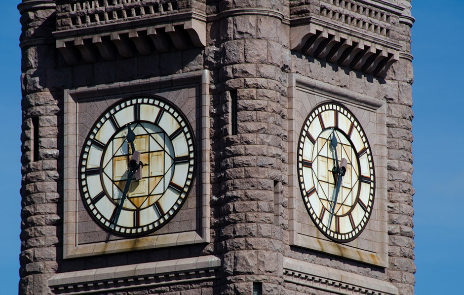 Minneapolis City Hall clock