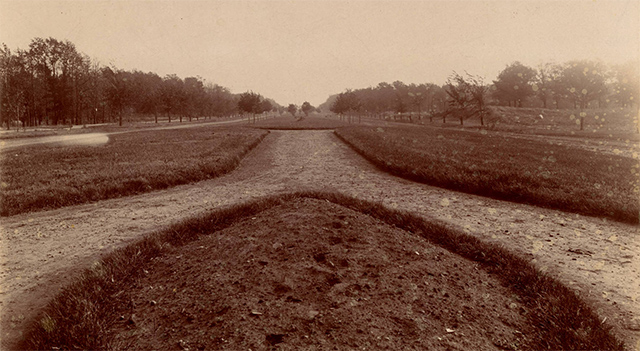 Gambar dari tahun 1890-an yang menunjukkan Summit di Snelling Avenue, menghadap ke timur.
