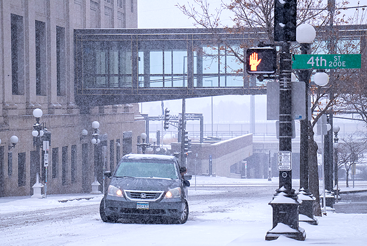 Pemandangan salju dari pusat kota St. Paul selama badai musim dingin hari Selasa