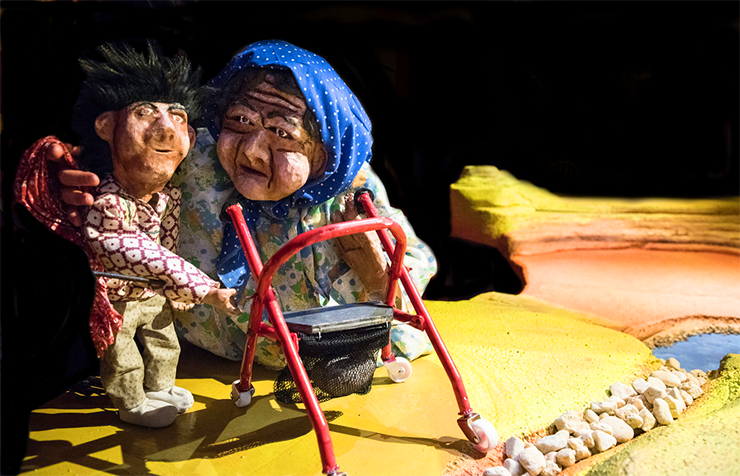 Z Puppets Rosenschnoz’s “Through the Narrows” draws on Jewish and Native American histories as it travels through time and continents.