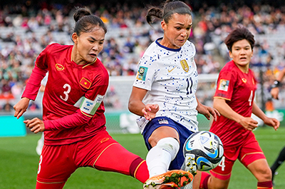 Sophia Smith, center, and Thi Kieu Chuong, left, battling for the ball during the USA vs Vietnam game on July 22.