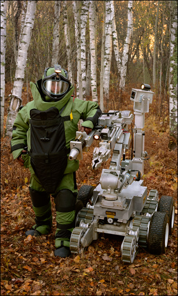 Bomb suit, robot, 2005, Paul Shambroom